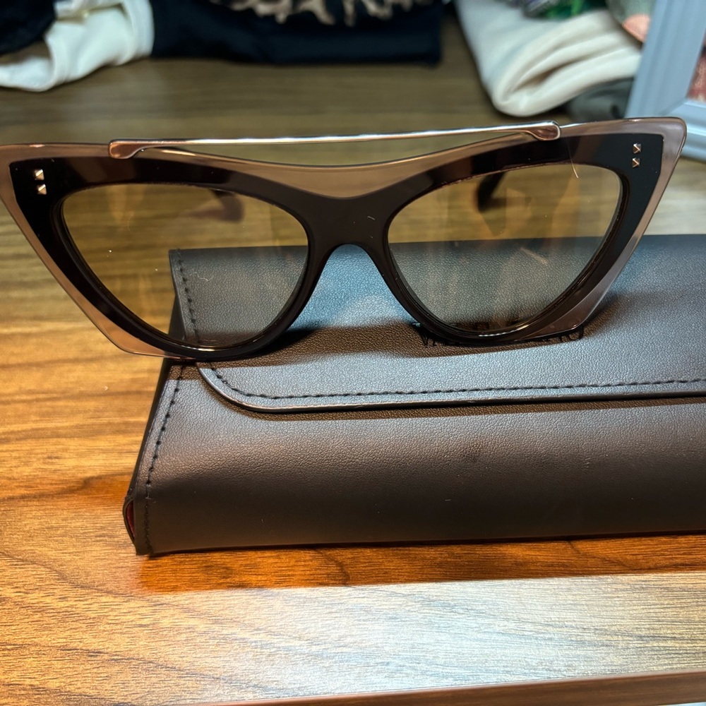 Valentino Sunglasses Cat eye